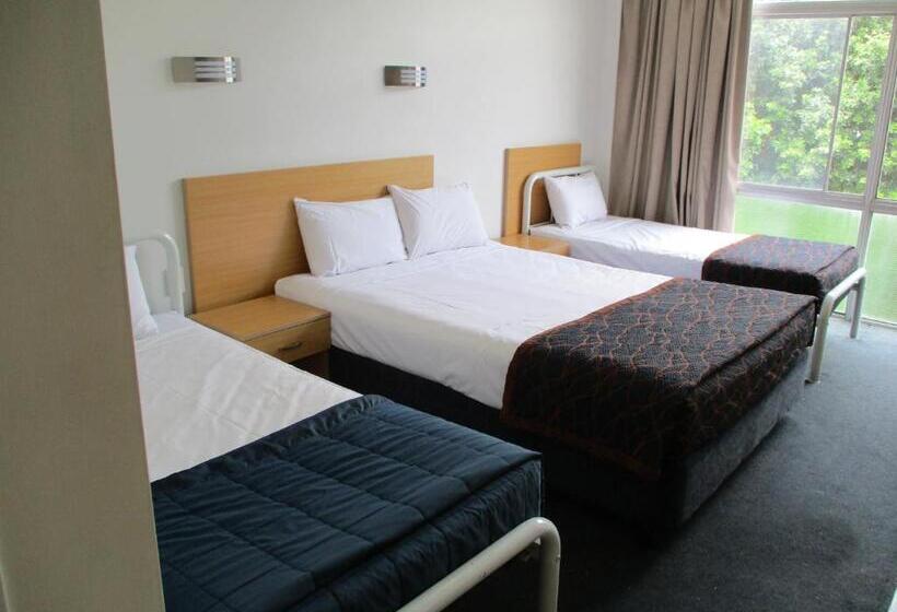 غرفة عائلية, Airway Motel