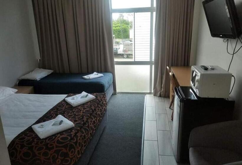 غرفة قياسية, Airway Motel