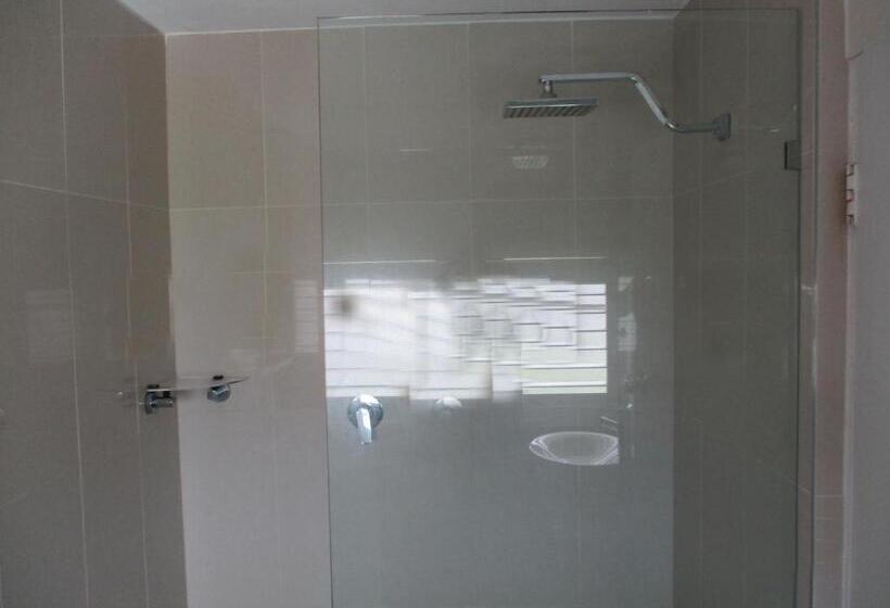 غرفة عائلية, Airway Motel