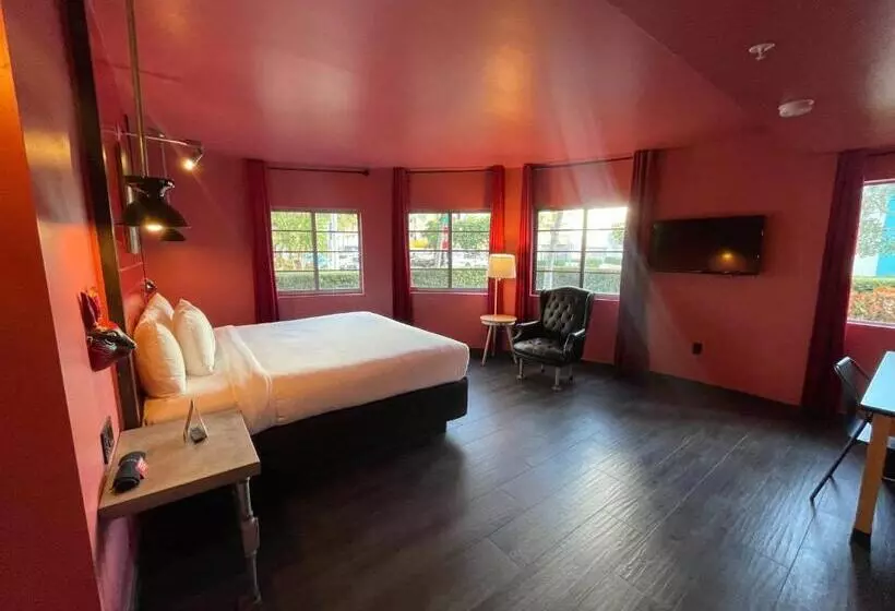 اتاق استاندارد با تخت بزرگ برای معلولان, Gaythering   Gay Hotel   All Adults Welcome