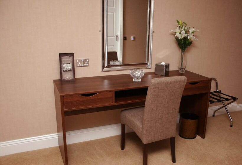 디럭스 스튜디오, Kingston Theatre