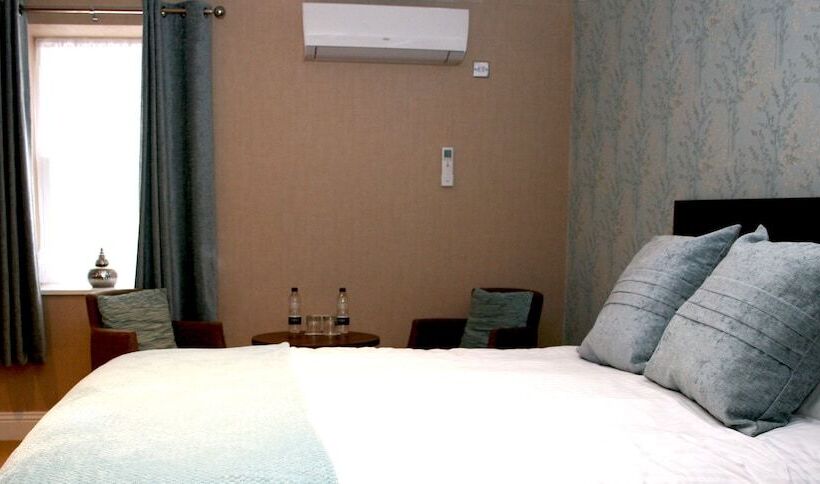 디럭스 스튜디오, Kingston Theatre