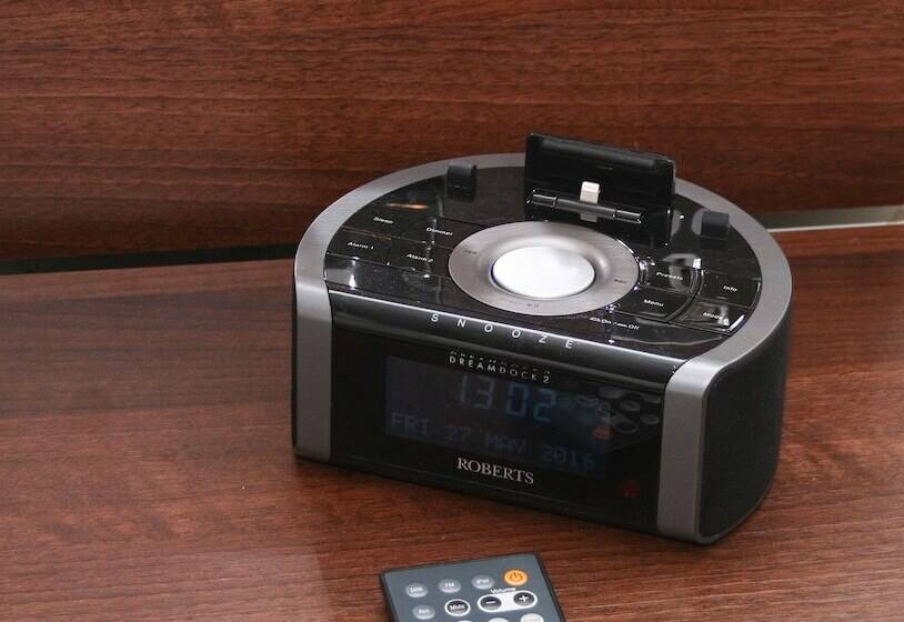 디럭스 스튜디오, Kingston Theatre