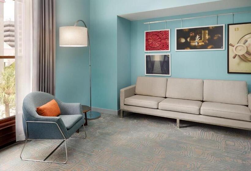 إستوديو قياسى سرير كينج, Le Méridien Tampa, The Courthouse