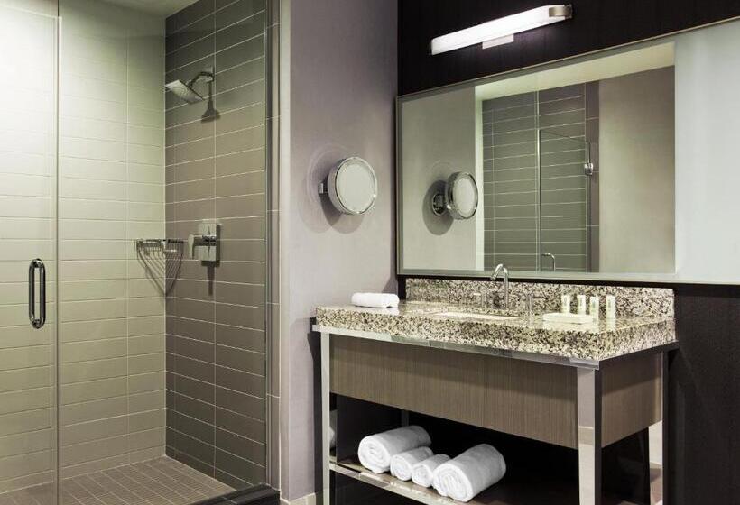 إستوديو قياسى سرير كينج, Le Méridien Tampa, The Courthouse