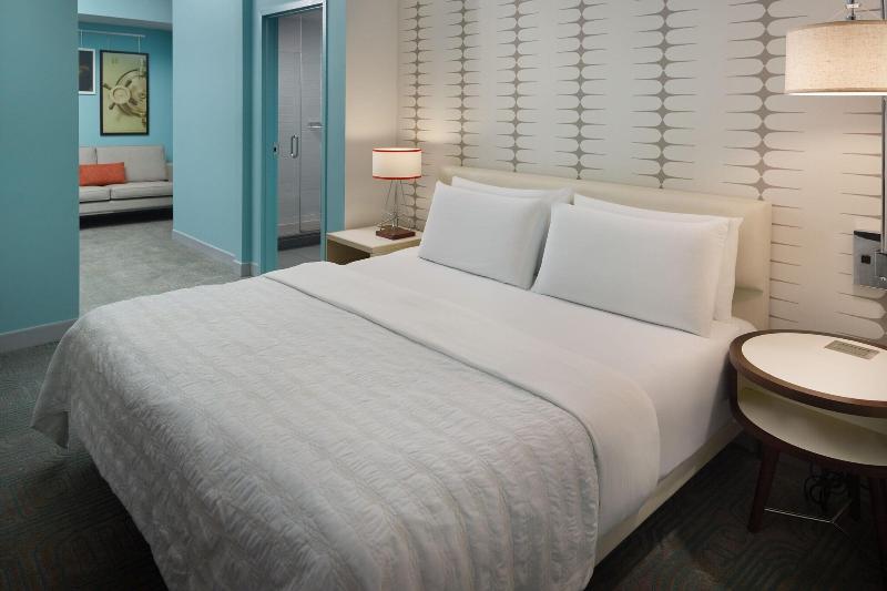 إستوديو قياسى سرير كينج, Le Méridien Tampa, The Courthouse