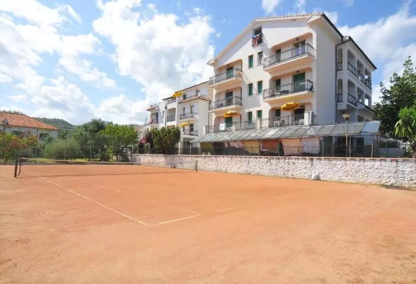 استودیوی استاندارد, Il Borgo Degli Ulivi Resort