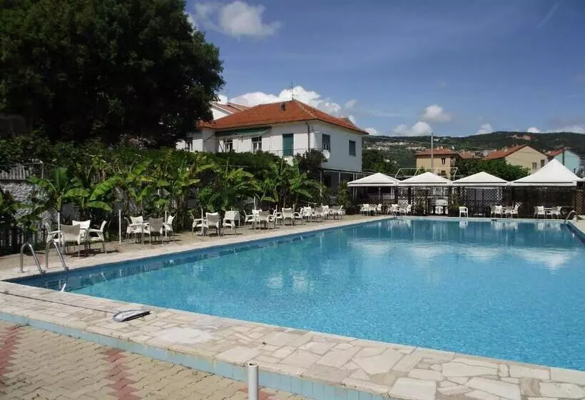 استودیوی استاندارد, Il Borgo Degli Ulivi Resort