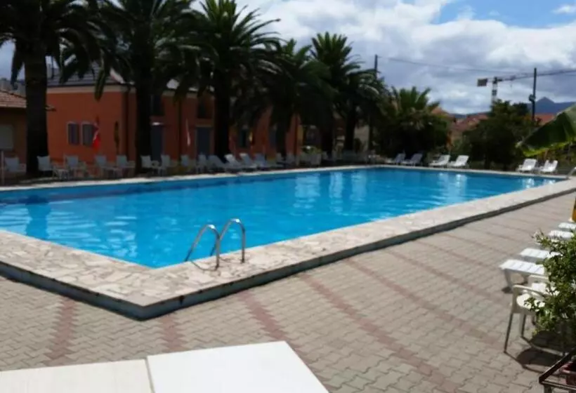 استودیوی استاندارد, Il Borgo Degli Ulivi Resort