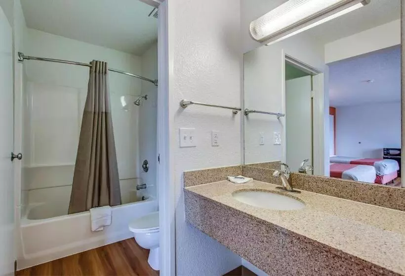 Deluxe Neljän Hengen Huone, Motel 6 Fairfield, Ca  North