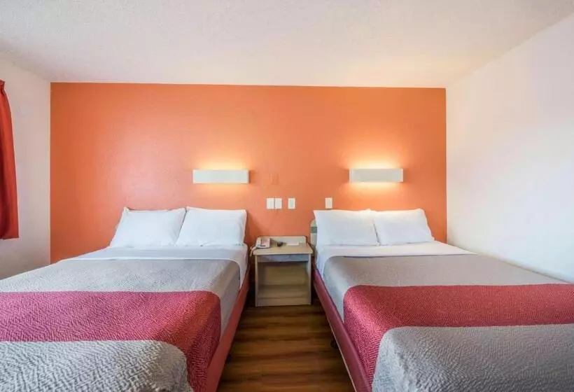 Deluxe Neljän Hengen Huone, Motel 6 Fairfield, Ca  North