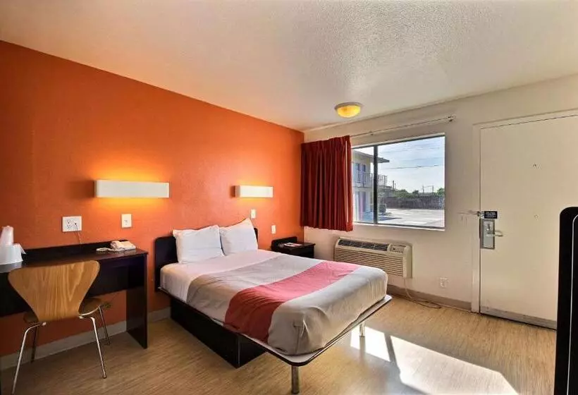 スタンダードルーム, Motel 6laredo, Tx South