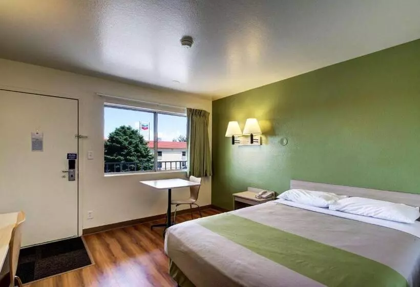 デラックスルーム, Econo Lodge Midvale