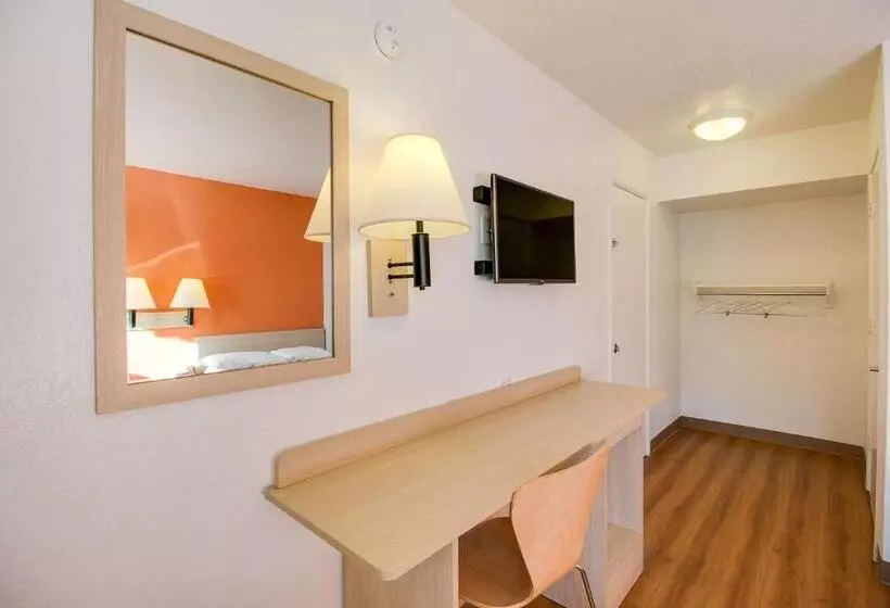 スタンダード４人部屋, Motel 6 Phoenix, Az   East