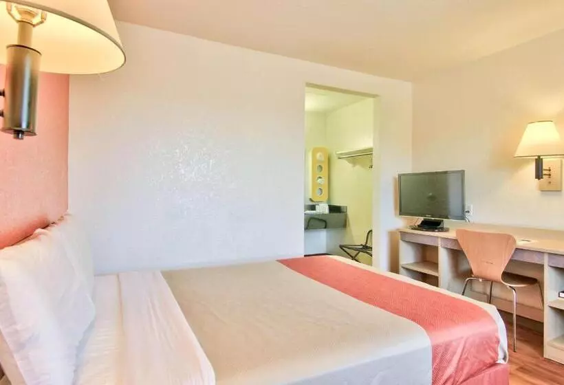 Standard-invahuone, Motel 6sacramento, Ca  South Sacramento And Elk Grove