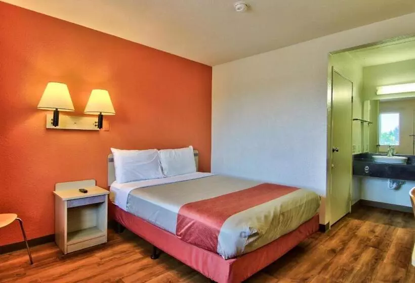 Standard-invahuone, Motel 6sacramento, Ca  South Sacramento And Elk Grove