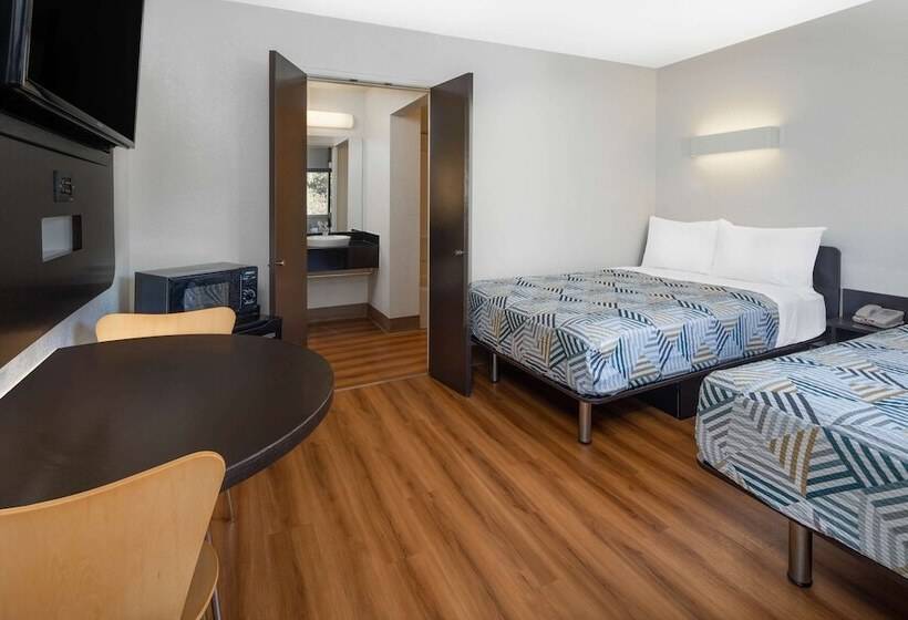 Номер Deluxe, Motel 6 Santa Barbara, Ca   State Street