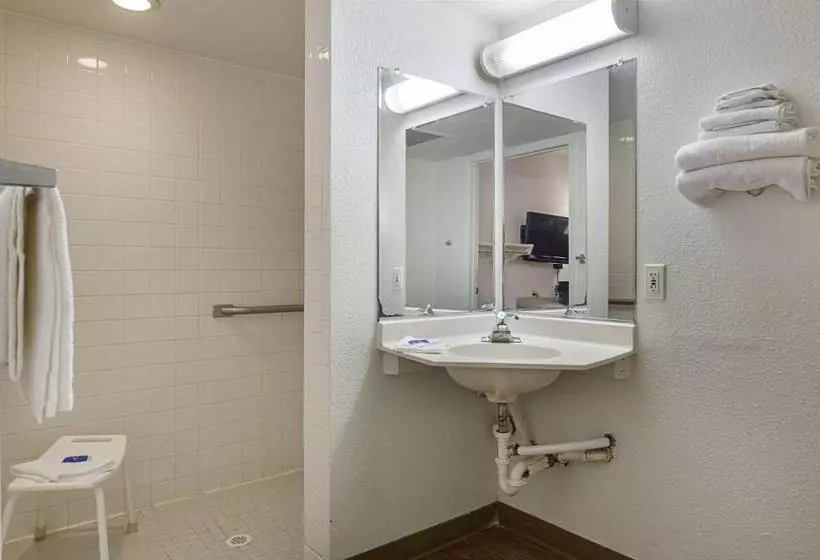 身障者適用スタンダードルーム, Motel 6topeka, Ks  Northwest