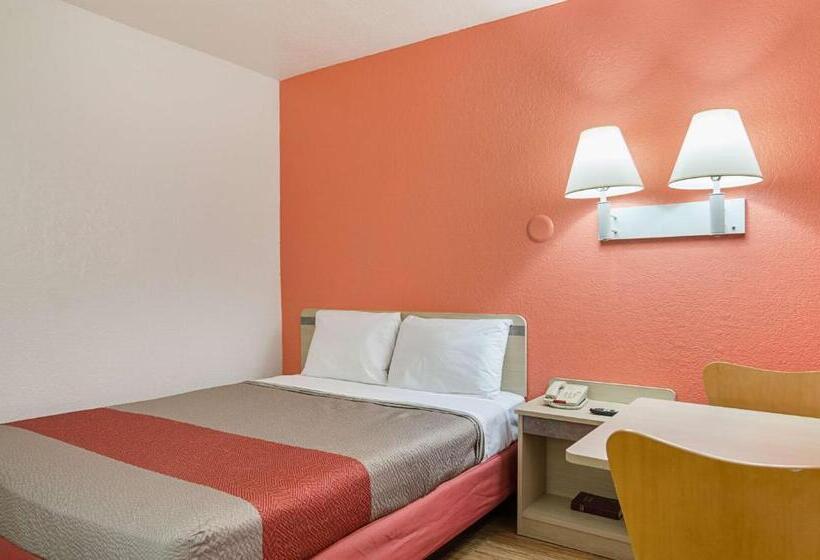 اتاق لوکس, Motel 6topeka, Ks  Northwest