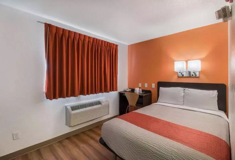 キングサイズベッドのデラックスルーム, Motel 6fargo, Nd  West Acres  North Fargo