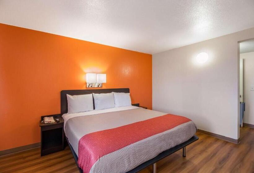 חדר דחוקס עם מיטת קינג, Motel 6fargo, Nd  West Acres  North Fargo