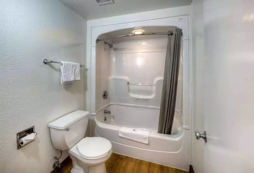 ２ダブルベッドのスタンダードルーム, Motel 6niantic, Ct  New London