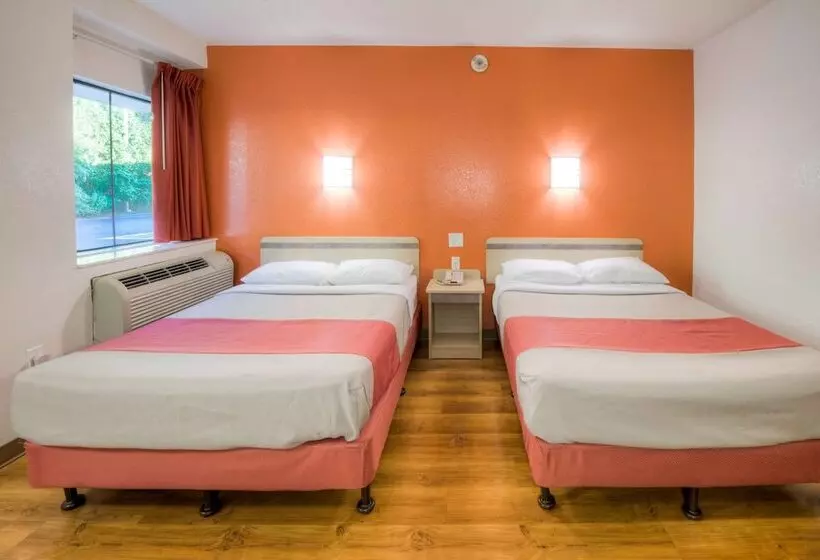 ２ダブルベッドのスタンダードルーム, Motel 6niantic, Ct  New London