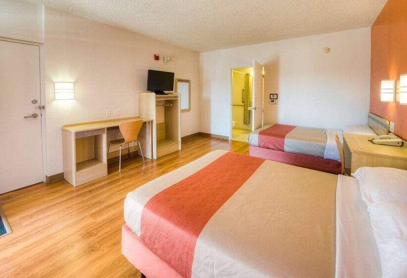 스탠다드 룸 더블 침대 2개, Motel 6niantic, Ct  New London