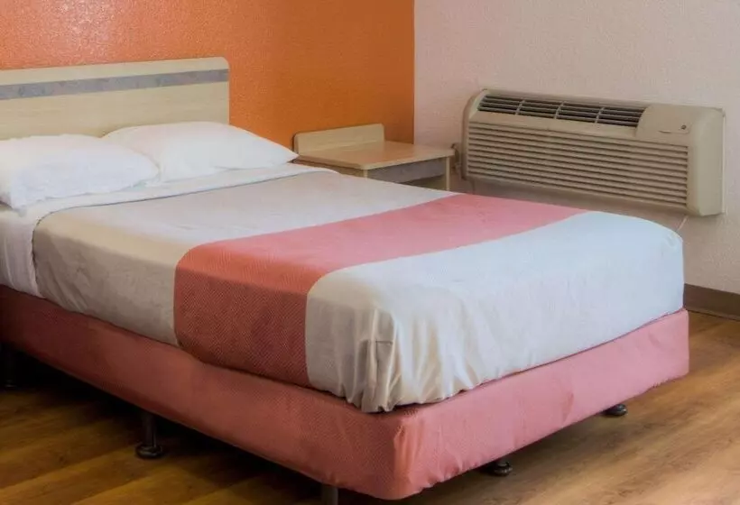 デラックスルーム, Motel 6niantic, Ct  New London