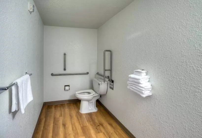 障害者適応デラックスルーム, Motel 6niantic, Ct  New London