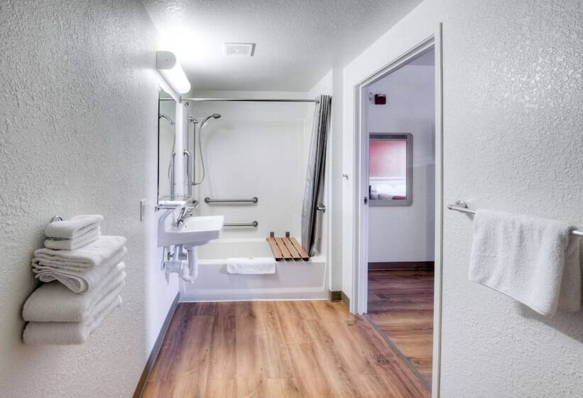 장애인용 디럭스룸, Motel 6niantic, Ct  New London