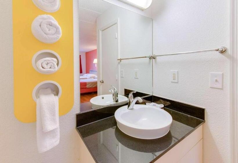 带大床的标准间, Motel 6norfolk, Va