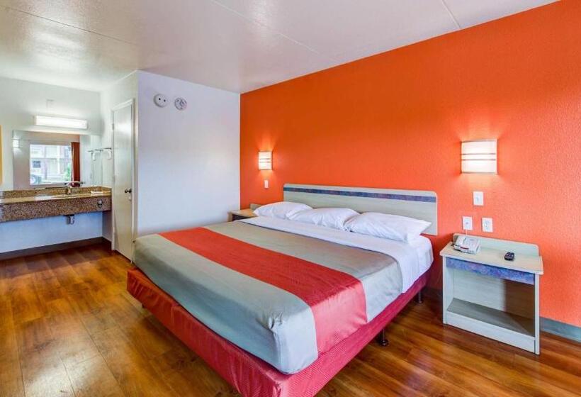 带大床的标准间, Motel 6norfolk, Va