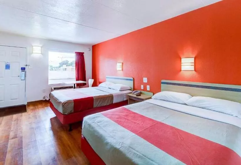 プレミアム４ベッドルーム, Motel 6norfolk, Va