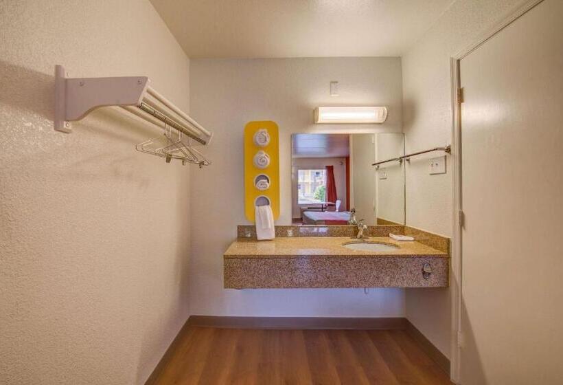 四人标准间, Motel 6norfolk, Va