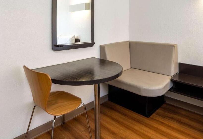 Номер Стандарт Адаптированный для Инвалидов, Motel 6 Santa Barbara, Ca   State Street
