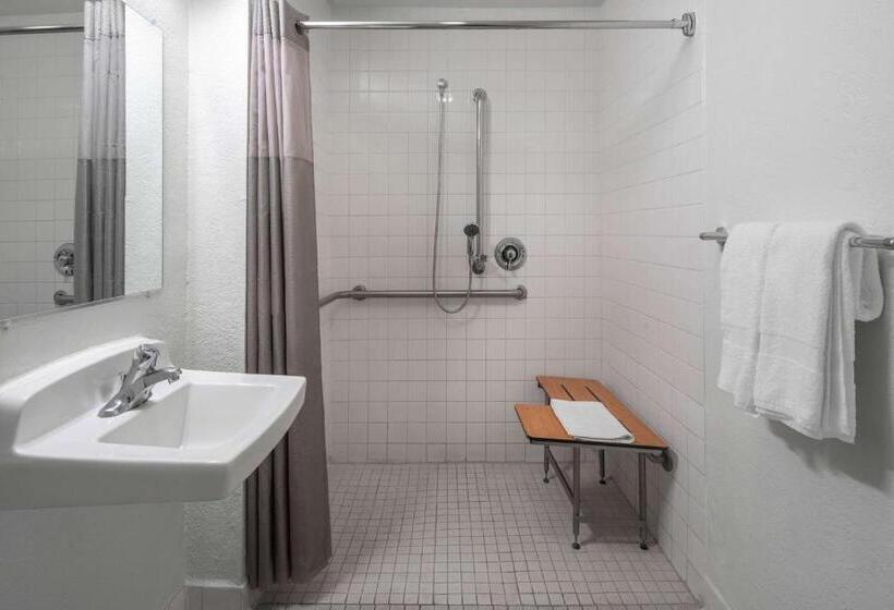 Номер Стандарт Адаптированный для Инвалидов, Motel 6 Santa Barbara, Ca   State Street