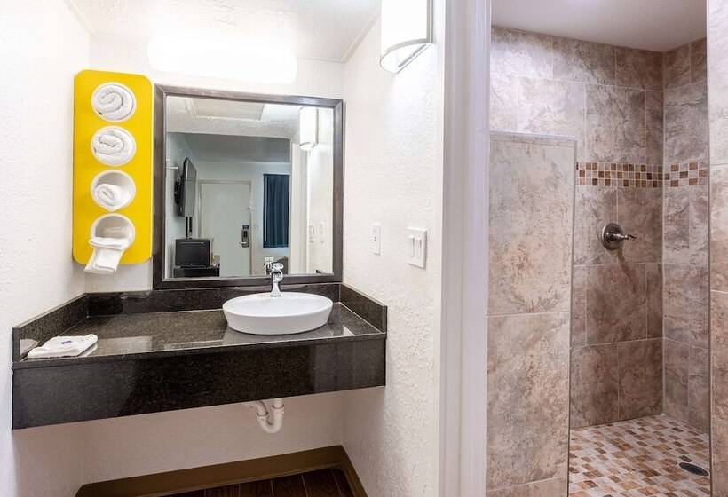 غرفه قياسيه سريرين مزدوجين, Motel 6valdosta, Ga  University