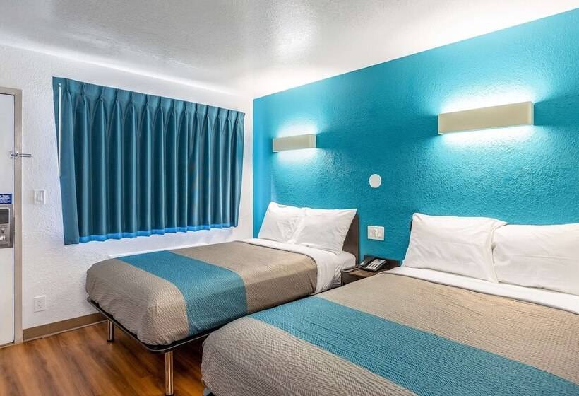 غرفه قياسيه سريرين مزدوجين, Motel 6valdosta, Ga  University