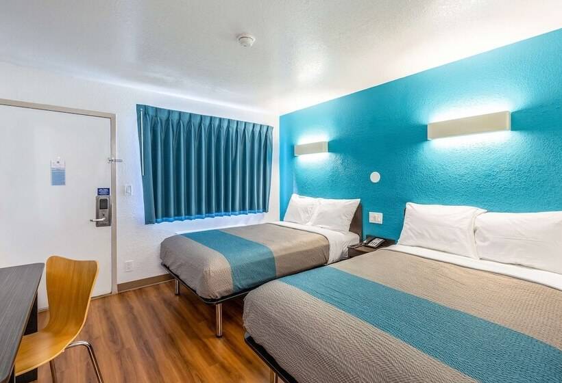 غرفه قياسيه سريرين مزدوجين, Motel 6valdosta, Ga  University