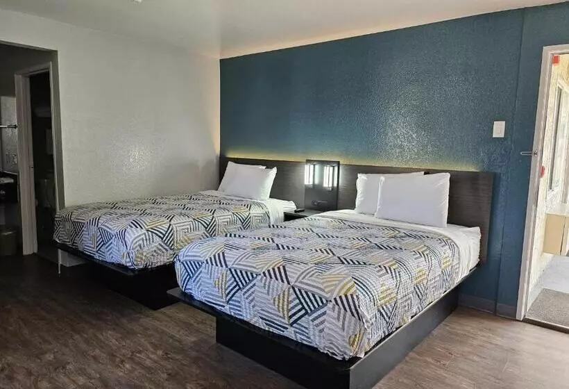 Deluxe Neljän Hengen Huone, Motel 6westminster, Ca  North