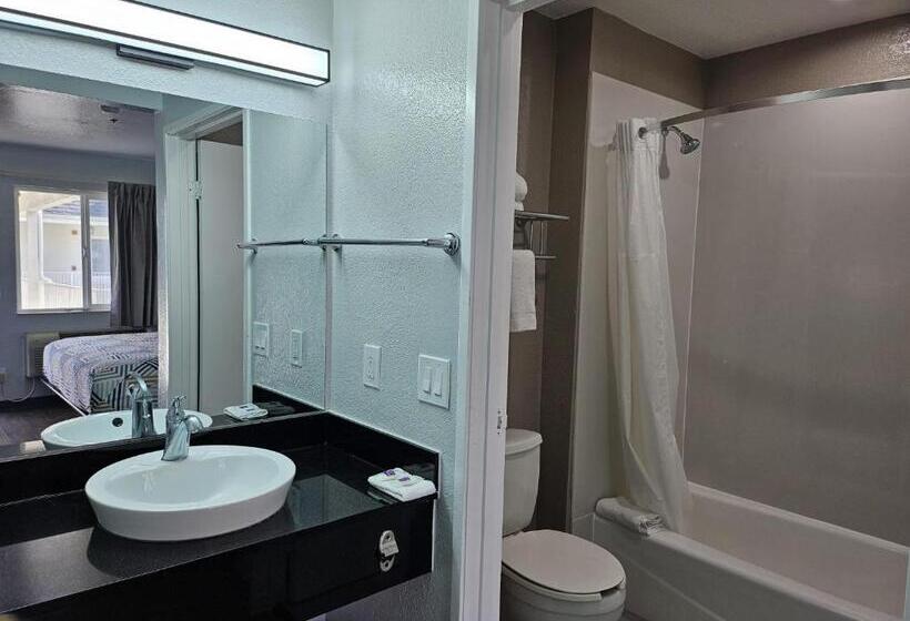 غرفة ديلوكس سرير كينج, Motel 6westminster, Ca  North