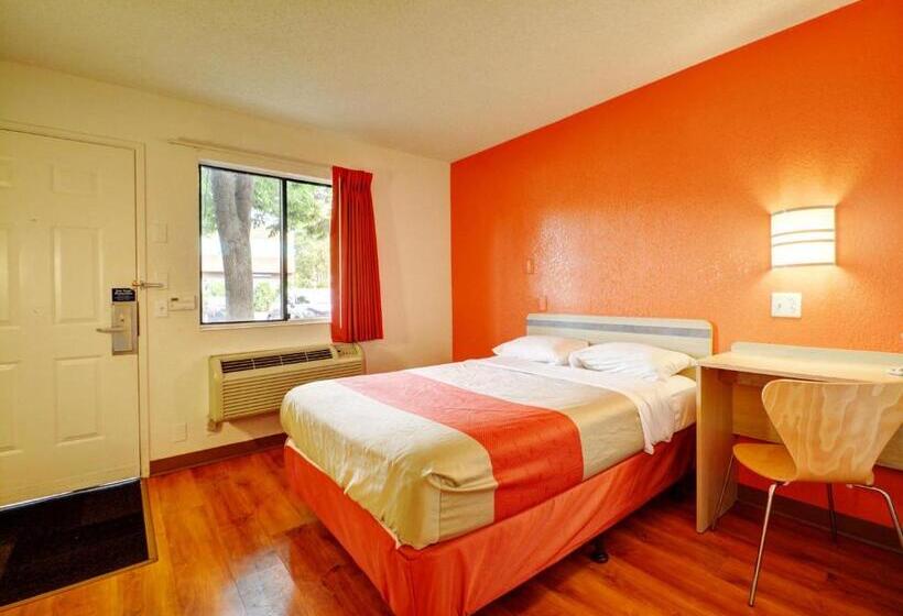 장애인을 위한 스탠다드 룸, Motel 6wethersfield, Ct  Hartford