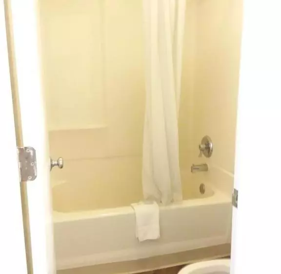 キングサイズベッドのスタンダードルーム, Knights Inn  Burlington, Nc