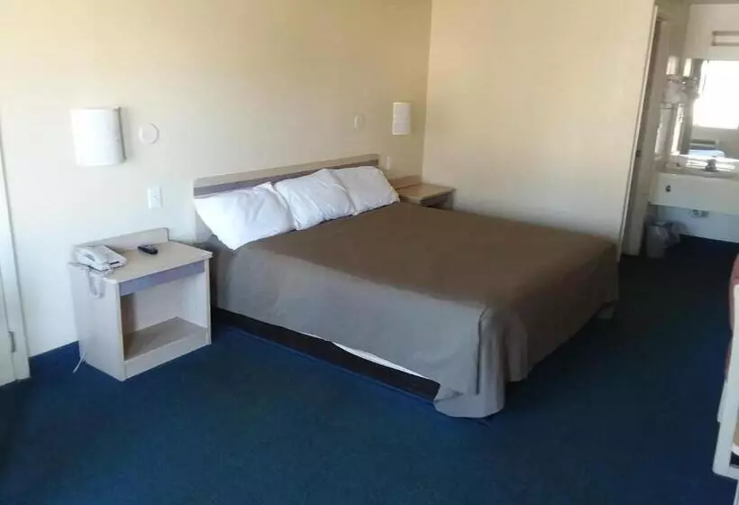 キングサイズベッドのスタンダードルーム, Knights Inn  Burlington, Nc