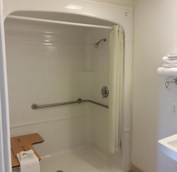 Номер Стандарт Адаптированный для Инвалидов, Knights Inn  Burlington, Nc