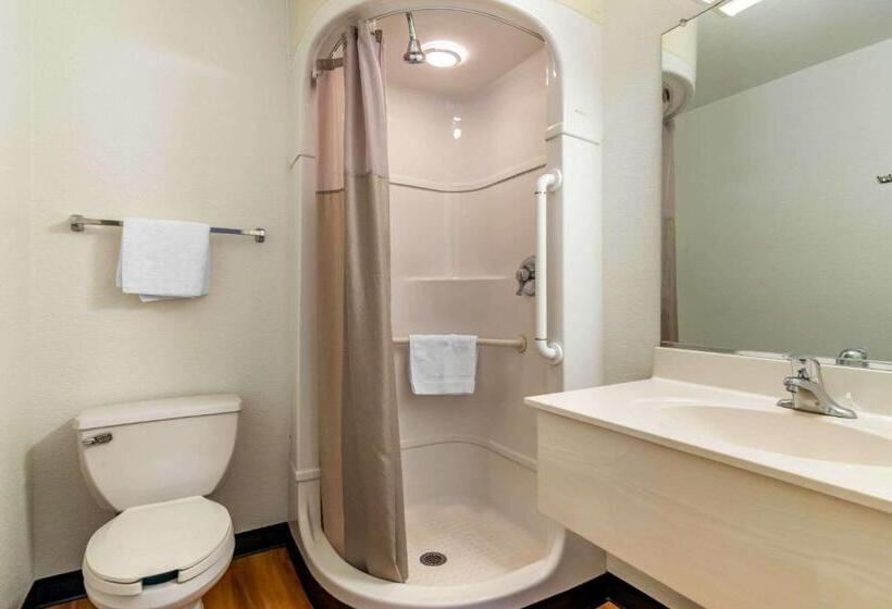 اتاق استاندارد با 2 تخت دوبل, Rodeway Inn