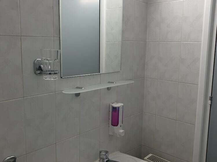 标准工作室, Tycoon Hotel Apartments