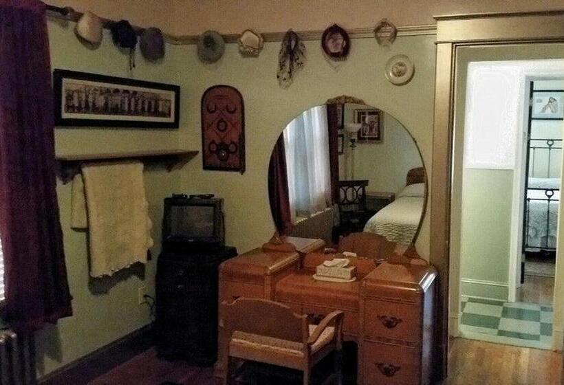 Люкс 2 Спальни, A Sentimental Journey