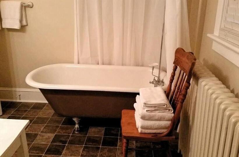 스위트 킹사이즈 침대, A Sentimental Journey